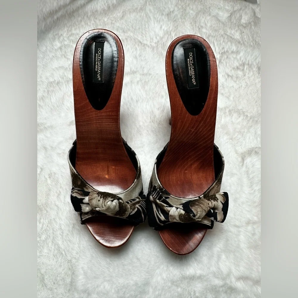 Dolce & Gabbana Women's Floral Mules - Black and Brown - Picture 1 of 17